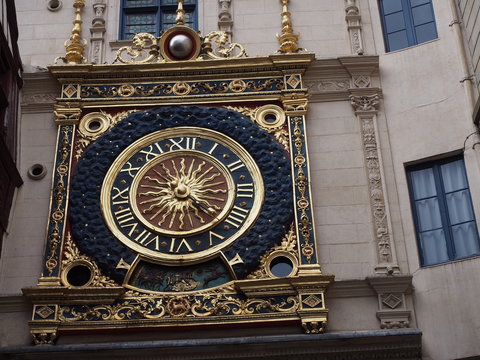 Rouen mit Uhrarkade