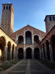 Fototapeta na wymiar Milano, la Basilica di Sant'Ambrogio