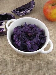 Gekochtes Rotkraut mit Apfel