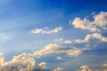 Fototapeta na wymiar Sunlight with cloud on blue sky