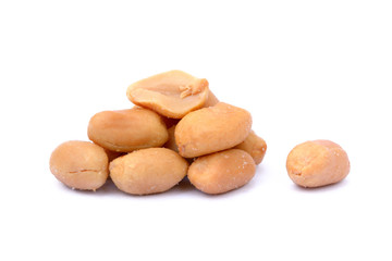 Fototapeta na wymiar Roasted salted peanuts isolated on a white background