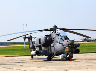 Fototapeta na wymiar Combat helicopter Mi 28
