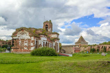 Fototapeta na wymiar Ruins of the old fortress 