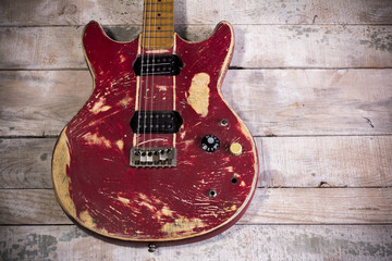 Fototapeta premium old electric guitar red