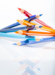 crayons bois multi couleurs/ crayons en bois empilés