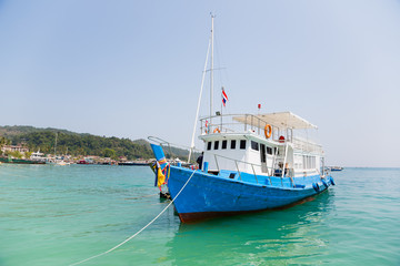Obraz premium Cruise tourist boat at anchorage off the Phi Phi Doh island, Thailand