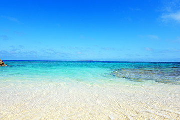 美しい沖縄のビーチとさわやかな空