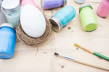 Naklejka premium Easter,color for paint egg on the table