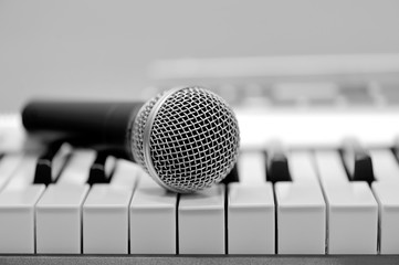 Classical microphone on keyboard