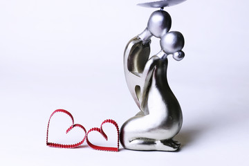 statuette valentine with hearts