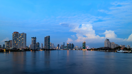 Fototapeta na wymiar Chao phraya river and Bangkok cityscape at twilight
