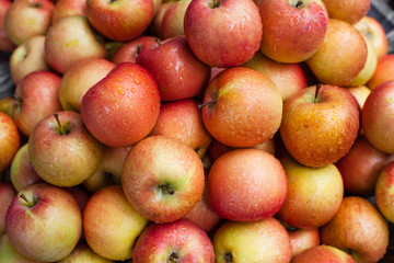 Fototapeta na wymiar Apple. Organic fruit with drops. Food background.