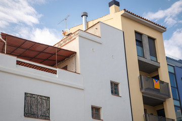Fototapeta na wymiar residential balconery with catalan flag