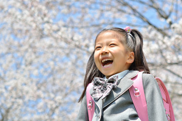新一年生の女の子(桜)