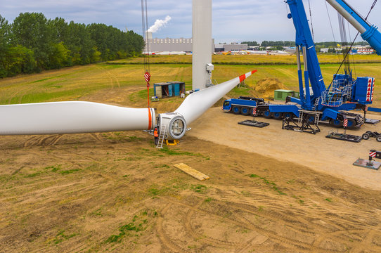 Luftbild der Errichtung einer Windenergieanlage Stern Montage