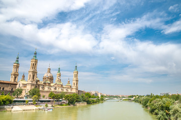 Obraz premium Our Lady of the Pillar Basilica with Ebro River Zaragoza, Spain