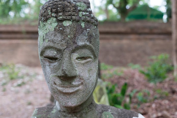 Fototapeta na wymiar buddha statue in wat umong, chiang mai, travel thai temple