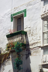 altes Sprossenfenster mit Balkon in Cedeira Galicien