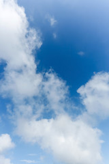 Obraz premium fluffy cloud above blue sky background