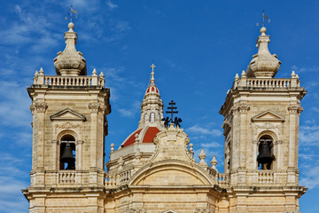 Fototapeta na wymiar Gozo - Xaghra - Kirche Basilika Maria Geburt