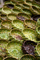 Geflochtene Körbe aus Bananenblättern in Kuba