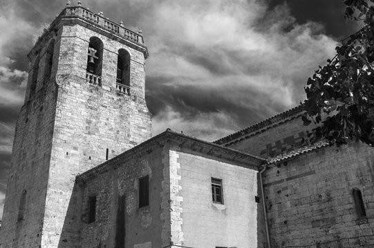 Monasterio de San Pedro de Besal&uacute; (Gerona-Espa&ntilde;a)