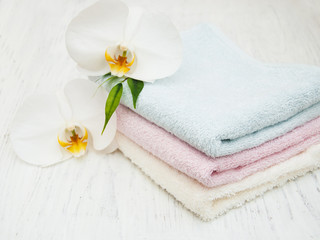 Obraz na płótnie Canvas Orchids and spa towels