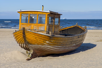 Obraz premium Fischerboot am Strand von Ahlbeck, Usedeom, Mecklenburg-Vorpomme
