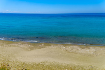 Fototapeta na wymiar The aegean sea in one of the most beautiful beaches in Mykonos,