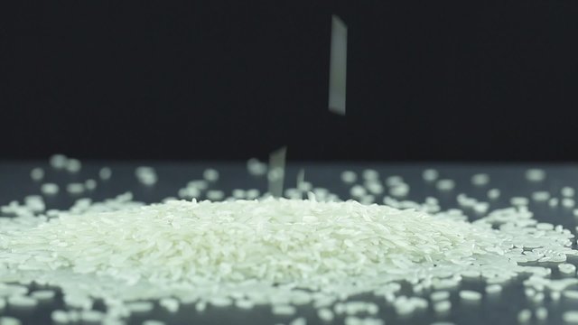 Rice pours out of the hands