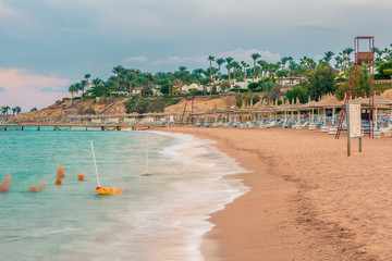 Obraz premium Beautiful beach coast in the Red Sea at sunset, Egypt.