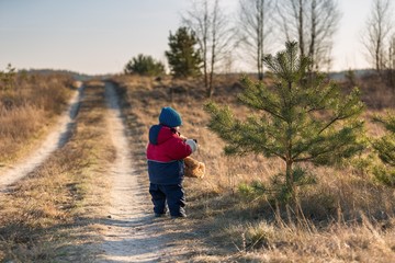 Obraz premium Young happy boy playing outdoor