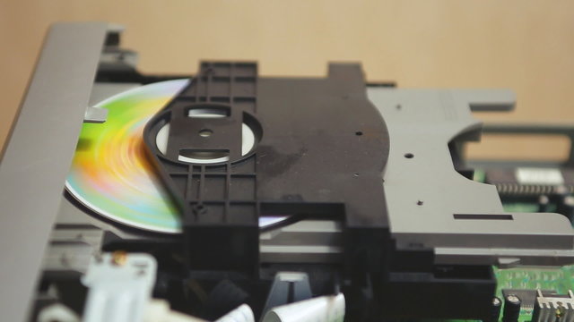 Loading the laser disc to DVD cd player