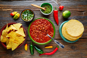 Fototapety  Chili z mięsnym platillo Meksykańskie jedzenie