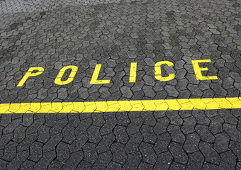 Police, emplacement de parking reserv&eacute; &agrave; la police.