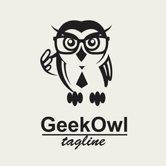 Naklejka premium monochrome icon with geek owl in glasses