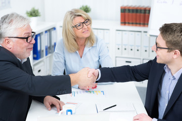 verhandlungen unter geschäftspartnern