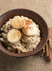 Oatmeal with banana sprinkled ground cinnamon