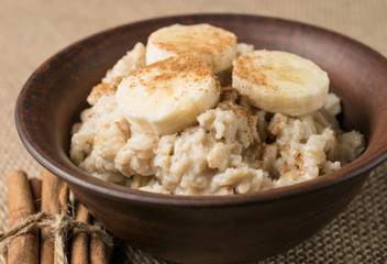 Oatmeal with banana sprinkled ground cinnamon