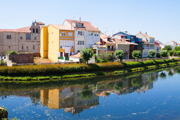 Fototapeta na wymiar river and old houses at Monforte de Lemos