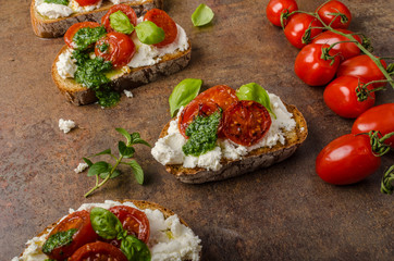 Toasted bruschetta with riccotta and besto