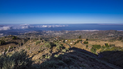 Fototapeta premium In Bergen von Gran Canaria mit Blick auf die Atlantikküste