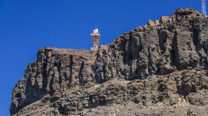 Aussichtsturm auf einem Bergmassiv