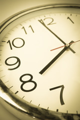 countdown to 8 o'clock with vintage color style clock
