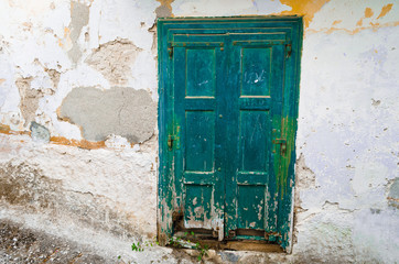 Fototapeta na wymiar Dilapidated door of a traditional greek house in the village Vourliotes on the aegean island Samos
