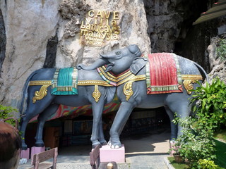 Optische Täuschung, Relief an einem Heiligtum, ein Kopf für Elefant und Kuh