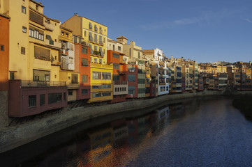 El río Onyar a su paso por Gerna (Cataluña - España)
