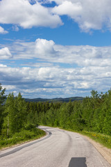 Fototapeta na wymiar Straße im Süden Finnlands 4