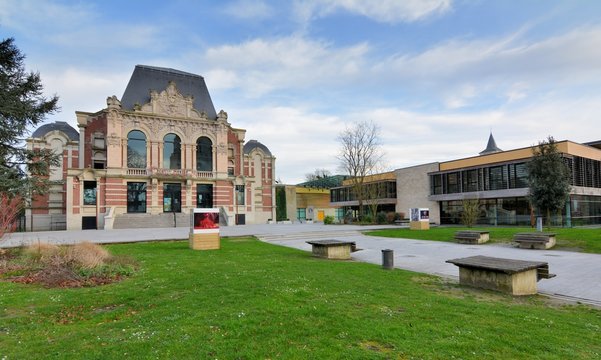 Le théatre et la médiathèque de Saint-Amand-les-Eaux. Nord