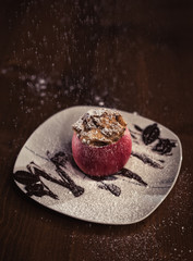 Bratapfel mit Puderzucker